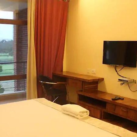 Mak Hotel Bangalore Buitenkant foto