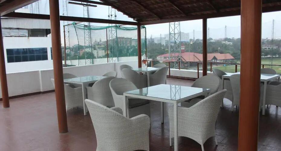 Mak Hotel Bangalore Buitenkant foto